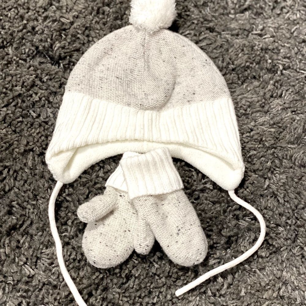 Grey/Off White Hat & Mitten Set - Picture 2 of 3
